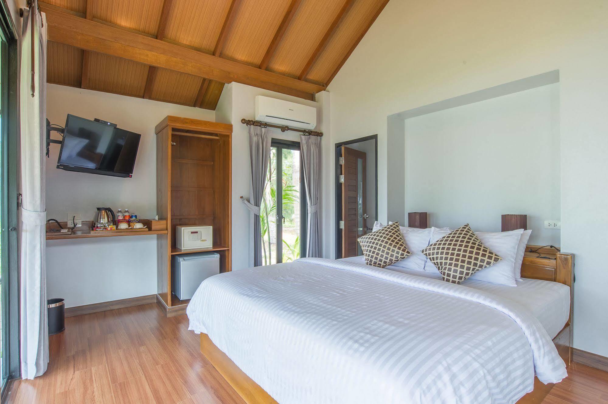 Medee Resort Ko Kut Buitenkant foto